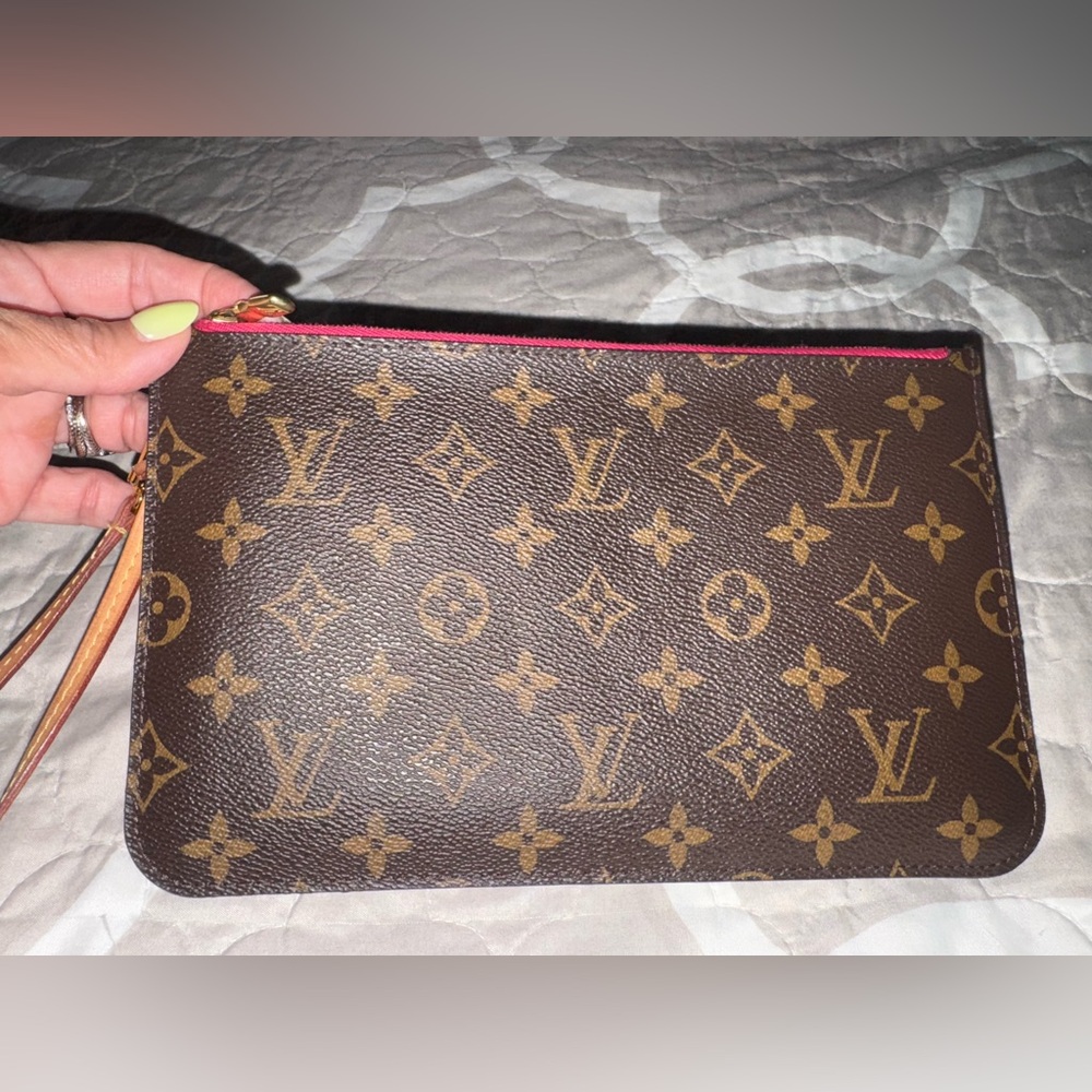 Louis Vuitton Monogram Neverfull Pouch Pink Striped Interior
